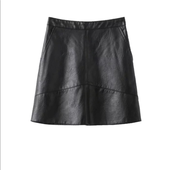 2 Left! Black Leatherette A Line Mini Skirt - Picture 3 of 8